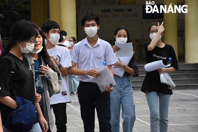 Học sinh tham gia Kỳ thi tốt nghiệp THPT 2020 tại Đà Nẵng. Ảnh: NGỌC PHÚ.