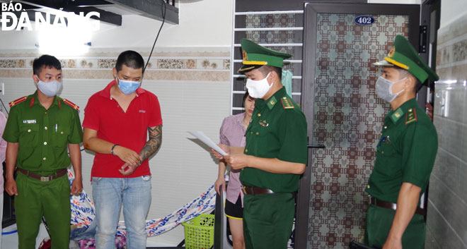 Biên phòng cửa khẩu cảng Đà Nẵng bắt quả tang một đối tượng mua bán trái phép ma túy trên địa bàn quận Hải Châu.Ảnh: Q.H