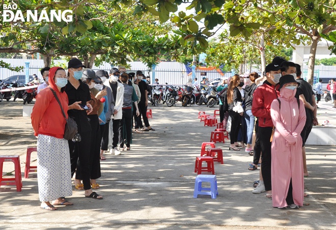 The people standing in line whilst waiting for their turns to have their samples taken. Photo: L.HUNG