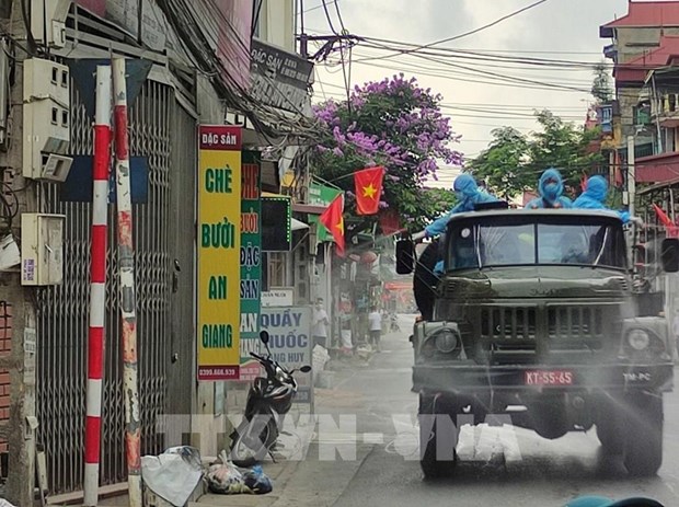 Spraying disinfectant at To Hieu commune, Ha Noi's Thuong Tin district (Photo: VNA)