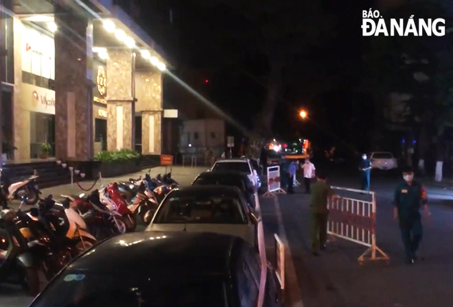The FHome Da Nang apartment complex was put under lockdown on Saturday evening. Photo: XUAN DUNG
