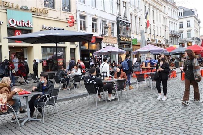 Quán cafe tại trung tâm thủ đô Brussels, Bỉ mở cửa trở lại. Ảnh: Hương Giang - PV TTXVN tại Bỉ