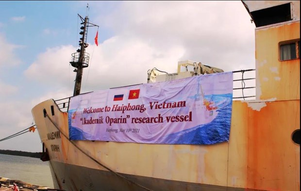 The Akademik Oparin research vessel at Chua Ve Terminal of Hai Phong city (Photo: nhandan.com.vn)