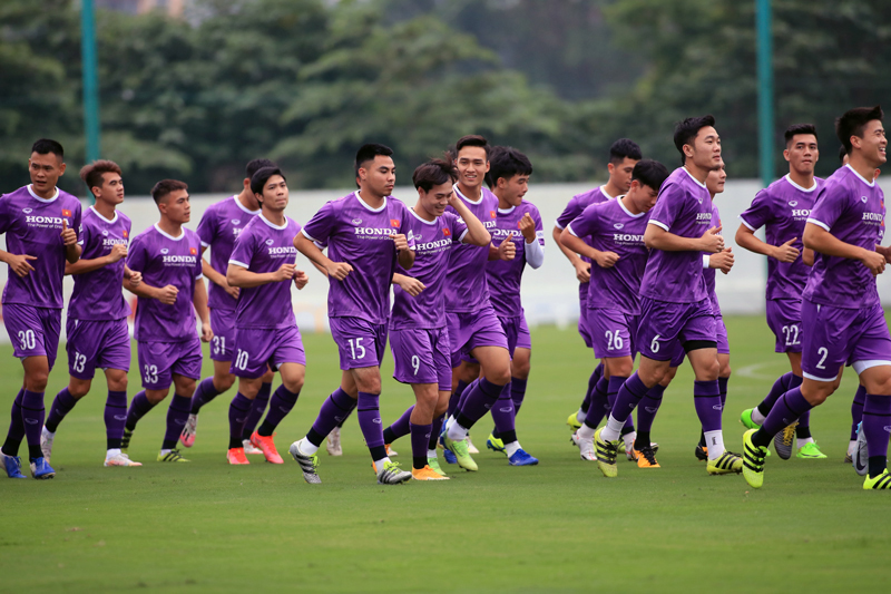 Các cầu thủ Việt Nam đang tập luyện chuẩn bị cho 3 trận vòng loại World Cup 2022 khu vực châu Á sắp tới ở UAE. 						             Ảnh: VFF