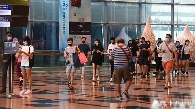 People wears face masks at Changi Airport's Terminal 3. (Source: channelnewsasia.com)