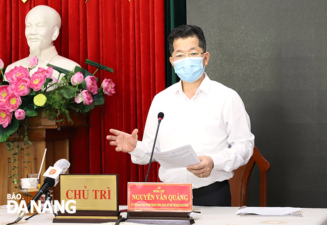 Bí thư Thành hủy Nguyễn Văn Quảng phát biểu tại buổi làm việc với Quận ủy Ngũ Hành Sơn. Ảnh: NGỌC PHÚ
