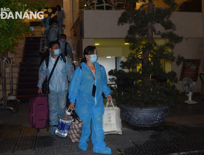 The Chinese experts are seen leaving the hotel for Quang Ngai Province. Photo: HOANG HIEP