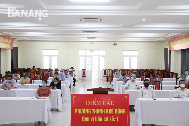 Cử tri phường Thanh Khê Đông, quận Thanh Khê dự tiếp xúc cử tri. Ảnh: LAM PHƯƠNG
