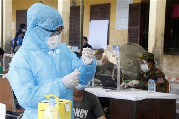 COVID-19 vaccination in Phnom Penh, Cambodia (Photo: xinhua/VNA)