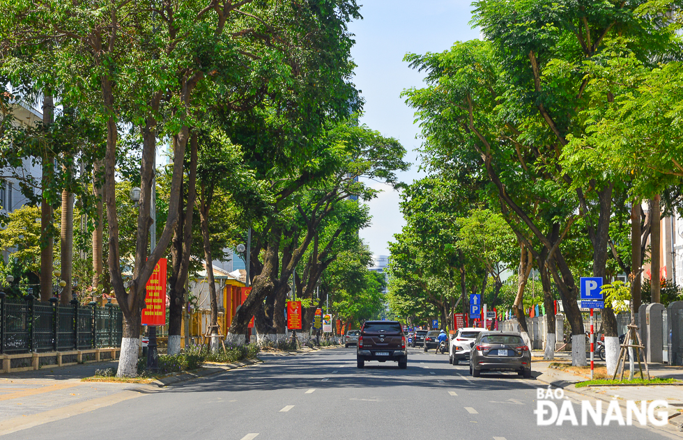  A few of road users are spotted on Tran Phu Street.