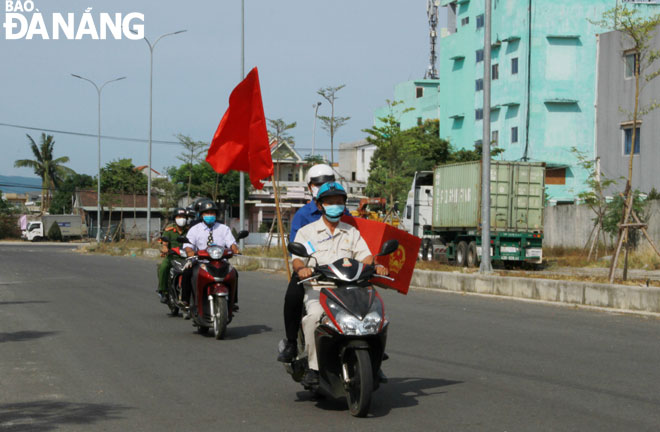 According to the rehearsal process, as soon as the third constituency of Hoa Hiep Nam Ward, Lien Chieu District completes the opening ceremony of the elections, the election team’s staffers will move a ballot box to the concentrated quarantine site under the supervision of functional forces.