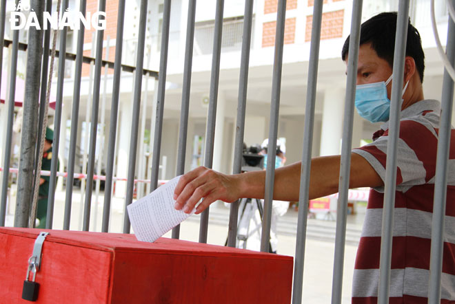  Voters who are identified as the close contacts of COVID-19 cases exercise their citizenship rights and obligations on the Election Day.