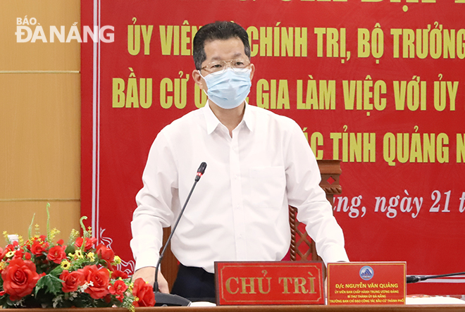 Da Nang Party Committee Secretary Nguyen Van Quang addressing the online meeting