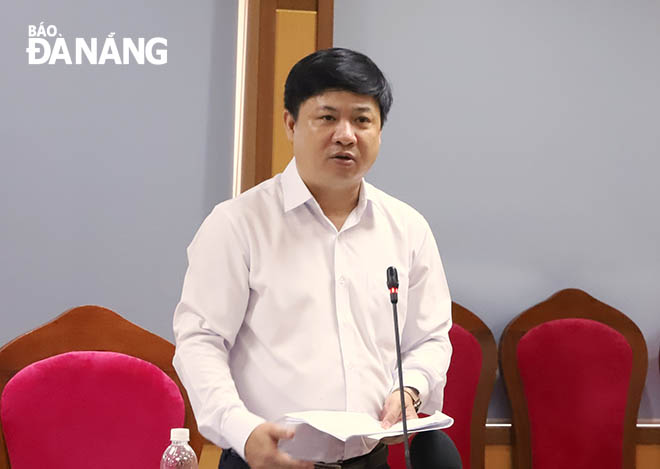 Da Nang Party Committee Deputy Secretary cum Chairman of the municipal Election Commission Luong Nguyen Minh Triet delivering reports on the city’s preparations for the elections