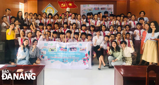 A workshop recently held in Duy Xuyen District, Quang Nam Province helps pupils learn how to protect themselves from sexual abuse (Photo taken before the COVID-19 outbreak)