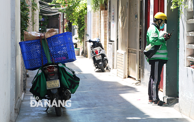 Da Nang functional agencies are calling for ride-hailing drivers and shippers to show up at district/ commune-level medical centres for COVID-19 tests.