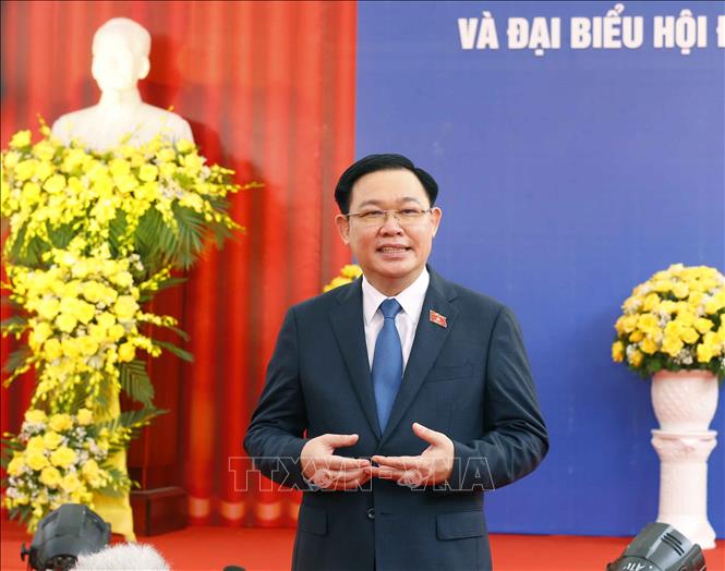 Chủ tịch Quốc hội Vương Đình Huệ trả lời phỏng vấn báo chí. Ảnh: Doãn Tấn/TTXVN