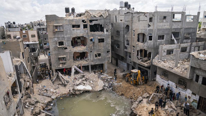 Những đống đổ nát ngổn ngang ở phía bắc Dải Gaza sau cuộc giao tranh 11 ngày giữa Israel và lực lượng Hamas của Palestine. Ảnh: AP	