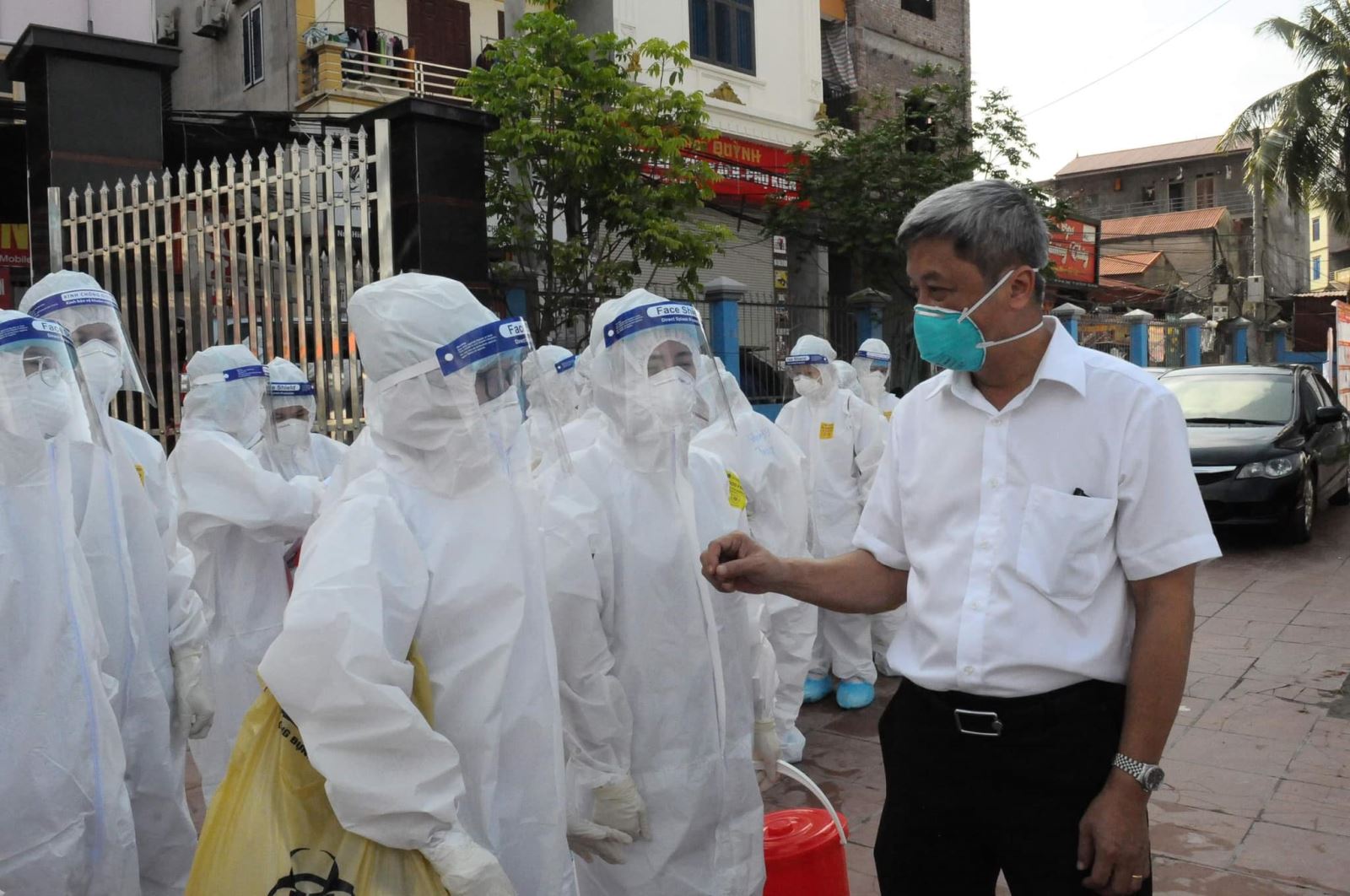 Bộ Y tế chỉ đạo xét nghiệm nhanh tại các điểm nóng dịch COVID-19 ở Bắc Giang. Ảnh: BYT