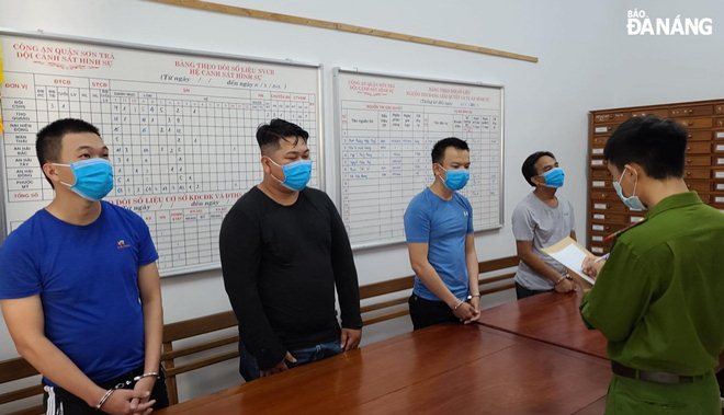Cơ quan Cảnh sát điều tra, Công an quận Sơn Trà thực hiện lệnh bắt tạm giam 4 đối tượng có hành vi 