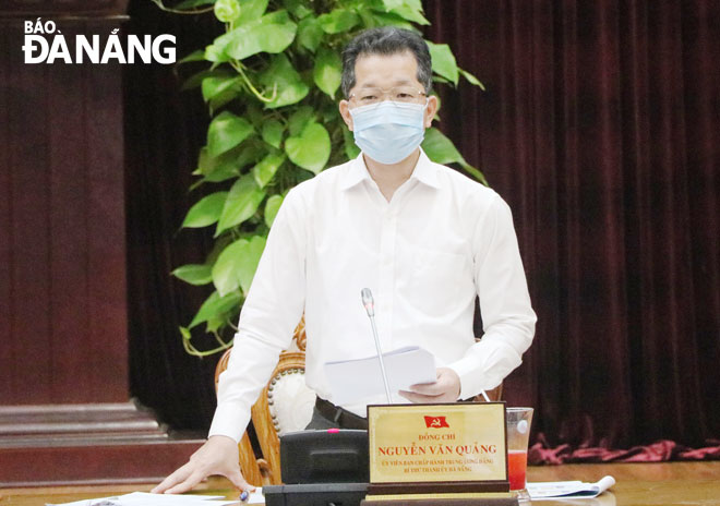 Ủy viên Trung ương Đảng, Bí thư Thành ủy Nguyễn Văn Quảng phát biểu chỉ đạo tại cuộc họp.  Ảnh: VĂN HOÀNG	