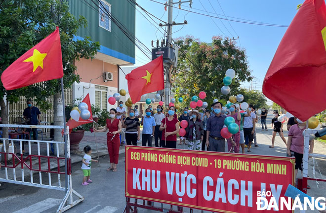 The district authorities will continue monitoring compliance of people in this residential setting after the blockade was lifted. Photo: TRONG HUNG