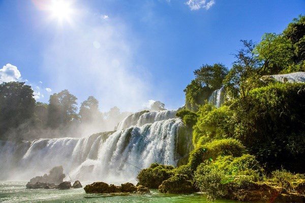 Ban Gioc Waterfall (Photo: Shutterstock)