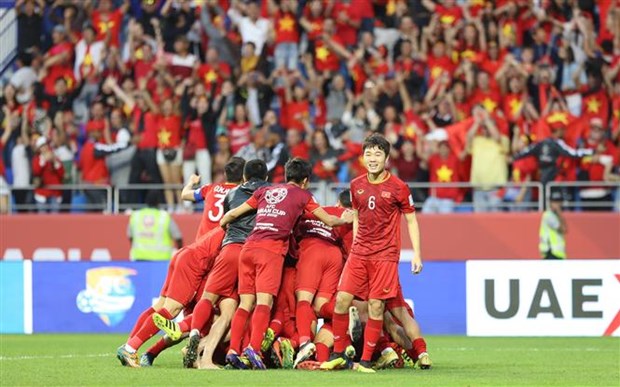 Members of Vietnam men's football team celebrate a goal during a match held at Al Maktoum Stadium of the UAE (File photo: VNA)