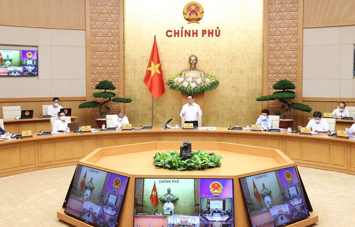 Prime Minister Pham Minh Chinh addresses Government meeting (Photo: VNA)