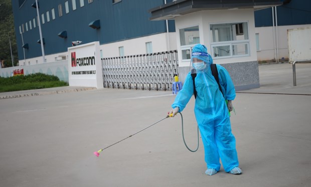 Fifty-two COVID-19 cases added to national tally hinh anh 1Disinfecting Van Trung Industrial Park in Bac Giang (Photo: VNA)