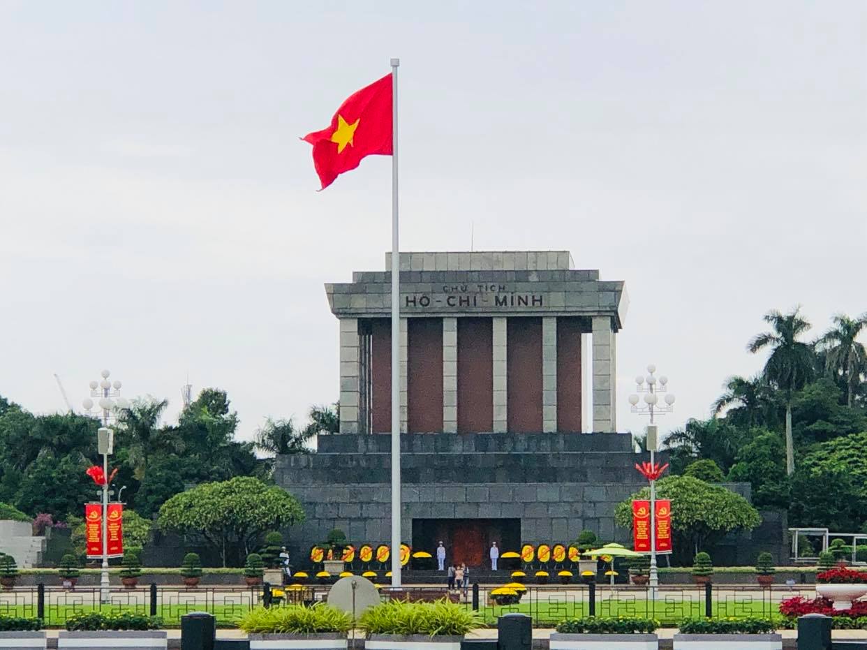 Lăng Chủ tịch Hồ Chí Minh trên Quảng trường Ba Đình.