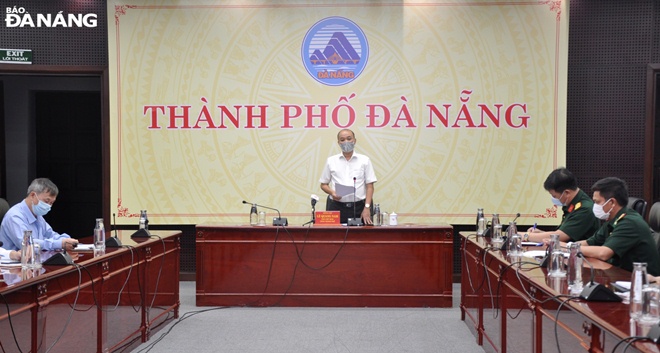 Municipal Peoples Committee Le Quang Nam delivers his instructions at the online meeting on Sunday. Photo: LE HUNG