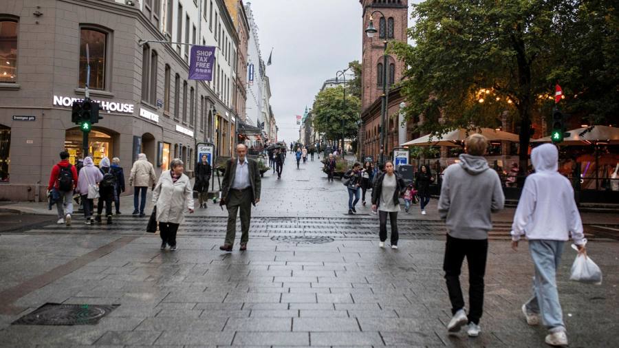 Nhịp sống đang trở lại bình thường tại Na Uy. Ảnh: Reuters