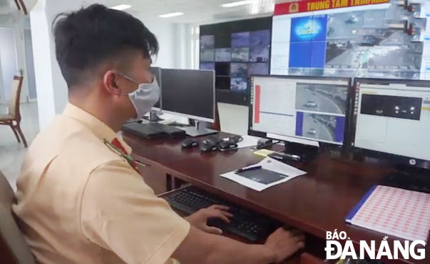 Camera-caught images are transmitted to the Da Nang Police Department’s Monitoring Centre so that  its functional forces can monitor and handle traffic safety violations in an accurate and effective manner . Photo: PHUOG UYEN