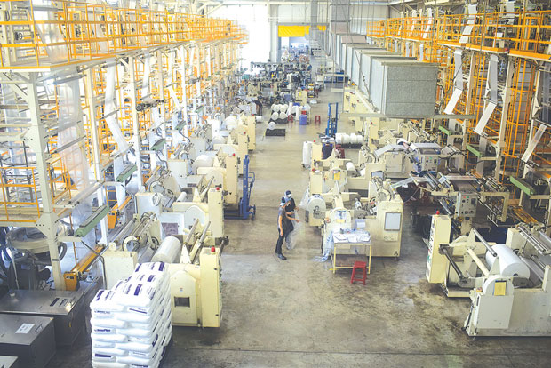 In the first half of this year, many key economic sectors and specific aspects recorded many positive results. Production activities are seen at the Apple Film Co., Ltd in Hoa Cam Industrial Park, Cam Le District. Photo: KHANH HOA