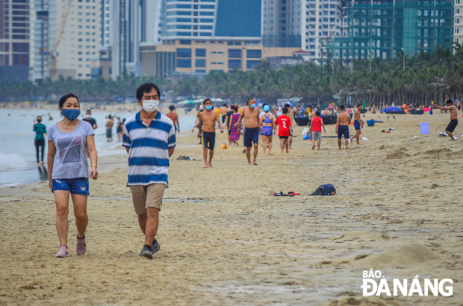  All of the beach-goers are seen strictly comply with mandatory safety measures against the deadly virus, especially the compulsory face mask rule.