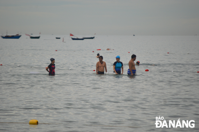 The visitors are required to only swim in the designated areas and leave immediately after taking baths. They donot gather in large numbers for fun and snacks, and no street vendors are prohibited from touting for business along beaches.