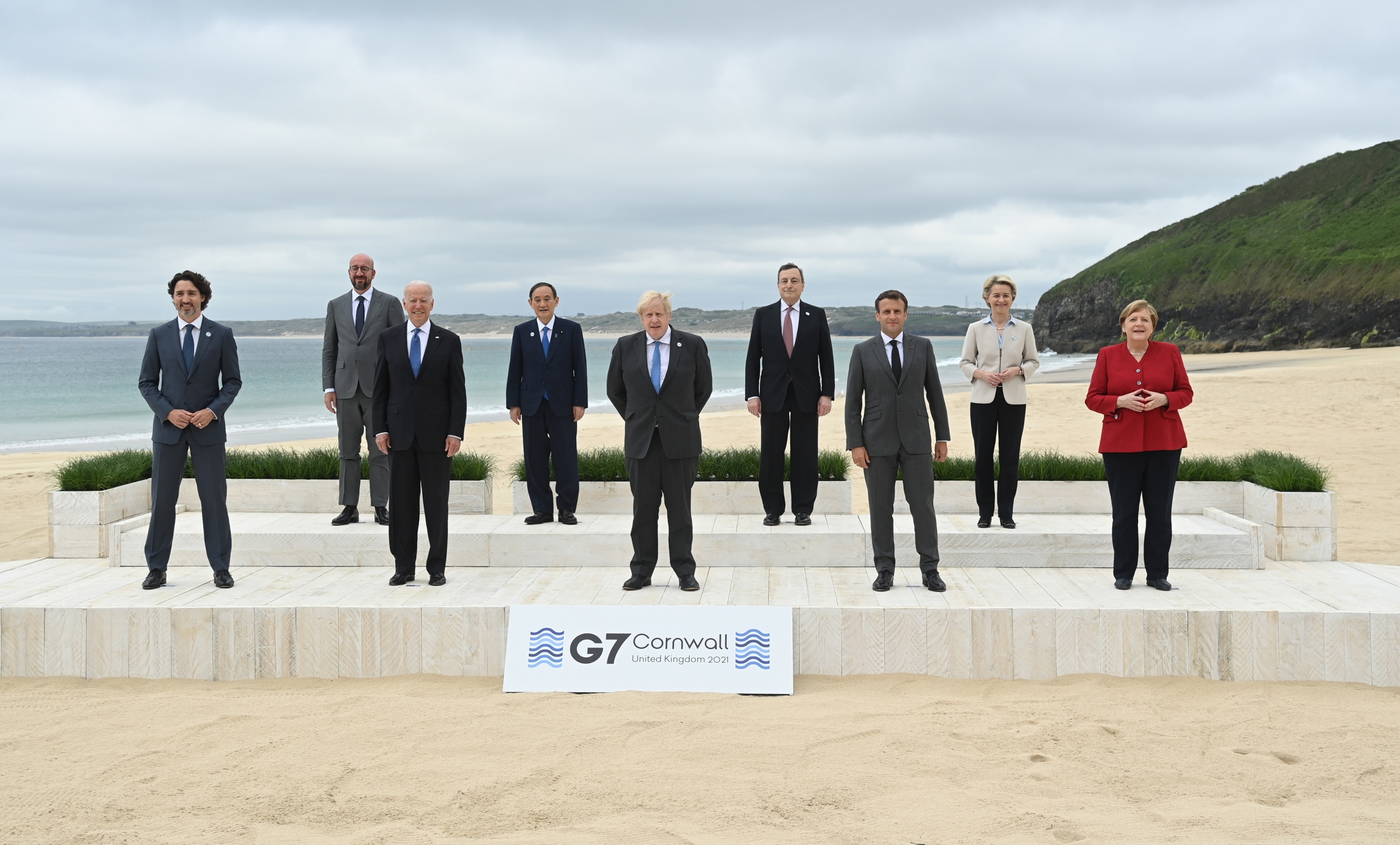 Các nhà lãnh đạo G7 chụp ảnh lưu niệm trên trên bãi biển Cornwall, Vương quốc Anh.  Ảnh: Getty Images