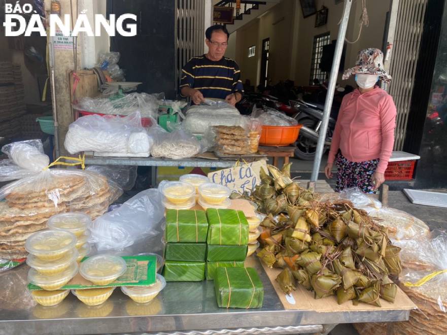  There are a wide range of products for sales at the Parasite-Killing Festival. Photo: QUYNH TRANG