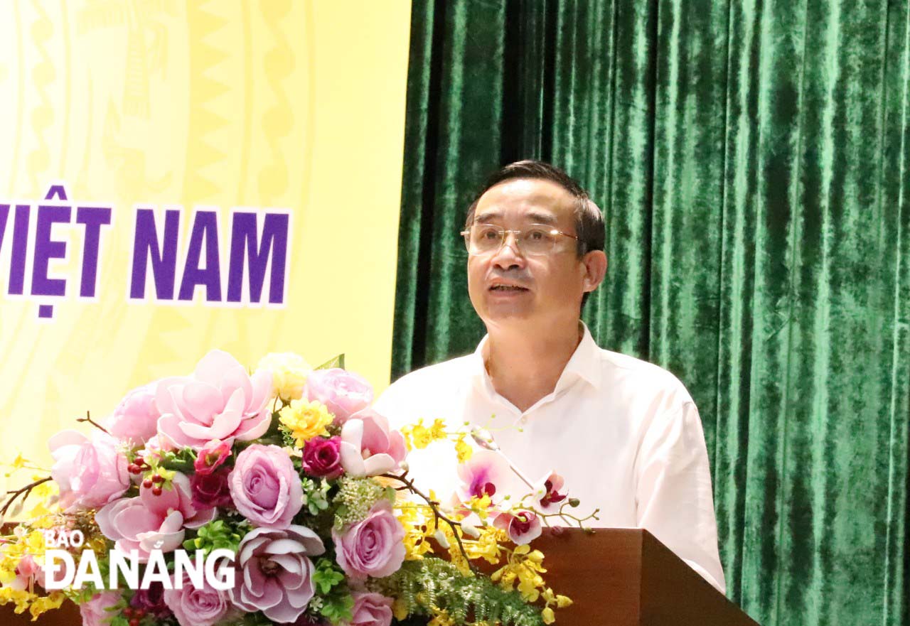  Da Nang People's Committee Chairman addresses a get-together for the city-based journalists, June 18, 2021. Photo: NGOC PHUC