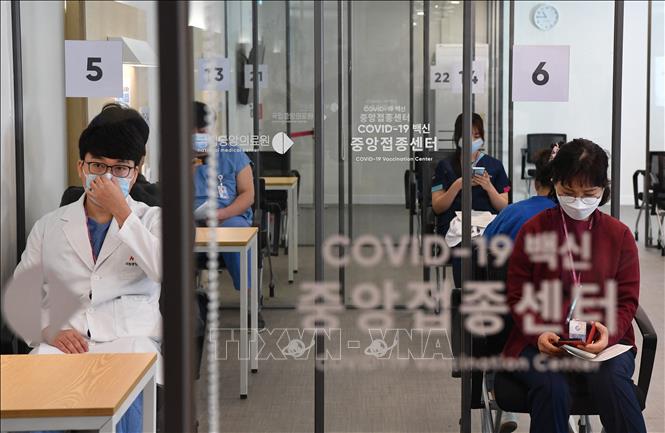 Một địa điểm tiêm chủng vaccine ngừa COVID-19 ở Seoul, Hàn Quốc. Ảnh: AFP/TTXVN