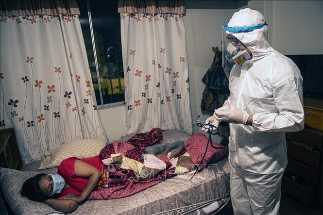 Bệnh nhân COVID-19 được điều trị ở ngoại ô Lima, Peru, ngày 22/1/2021. Ảnh: AFP/TTXVN
