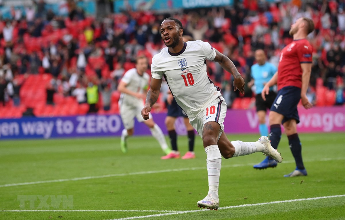 Sterling là người duy nhất cho tuyển Anh tại EURO 2020 cho đến thời điểm nay. (Ảnh: AFP/TTXVN)