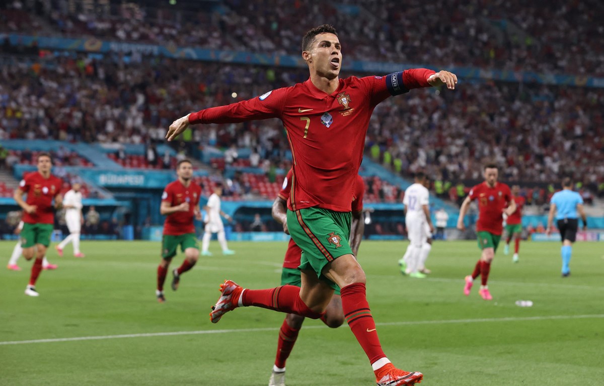 Ronaldo tỏa sáng, đưa Bồ Đào Nha vào vòng 1/8 EURO 2020. (Nguồn: AFP)