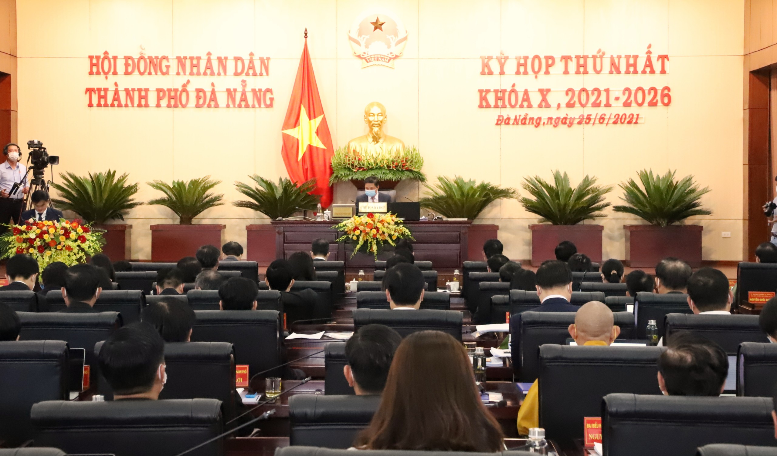 The first session of the Da Nang People’s Council in its 10th tenure for the 2021-2026 term took place in the city on Friday morning. PHOTO: N.PHU