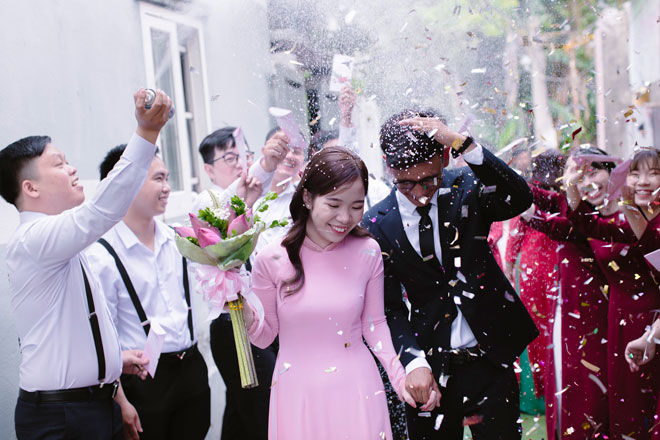 Vợ chồng chị Nguyễn Trang Anh Thư (SN 1997, ngụ quận Cẩm Lệ) rạng rỡ trong lễ đính hôn vào ngày 7-4 vừa qua. (Ảnh do nhân vật cung cấp)