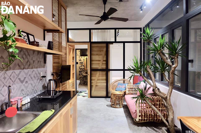 The Uri House on December 2 Street, Hai Chau District meets the trust and taste of many guests thanks to its natural light and green space throughout the building Photo: D.H.L