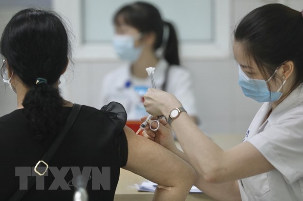 A volunteer gets a Nano Covax vaccine jab (Photo: VNA)