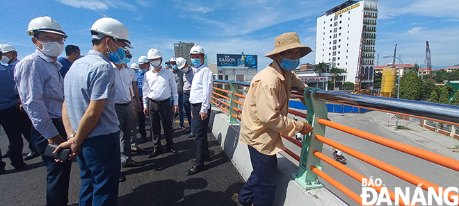 The overpass, as part of the traffic infrastructure project at western end of the Tran Thi Ly Bridge, is expected to put it into temporary operation before July 10 in order to relieve the pressure of traffic inflows travelling through the construction site.