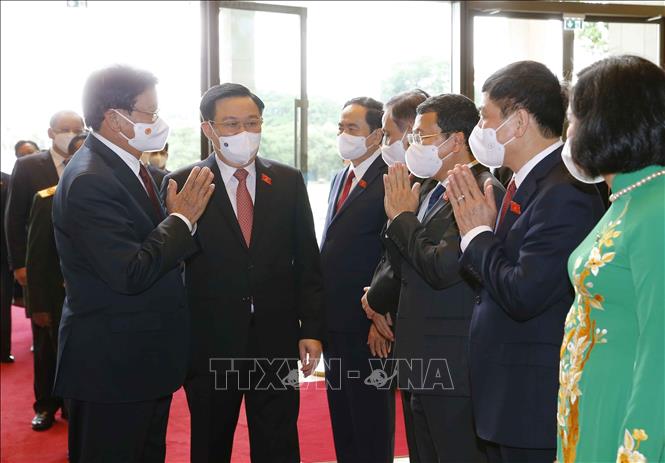 Chủ tịch Quốc hội Vương Đình Huệ và lãnh đạo Quốc hội đón Tổng Bí thư, Chủ tịch nước Lào Thongloun Sisoulith. 
